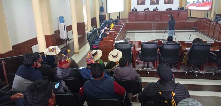La firma de acuerdo pone fin al bloqueo de vías a Sucre y Oruro