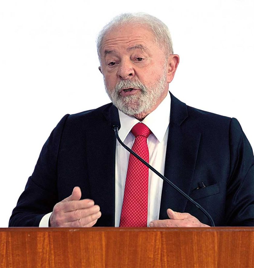 Brasil: Lula emprende gira  y destituye a jefe militar