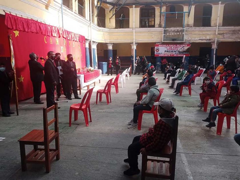 Estudiantes volverán a las clases en medio de medidas de bioseguridad