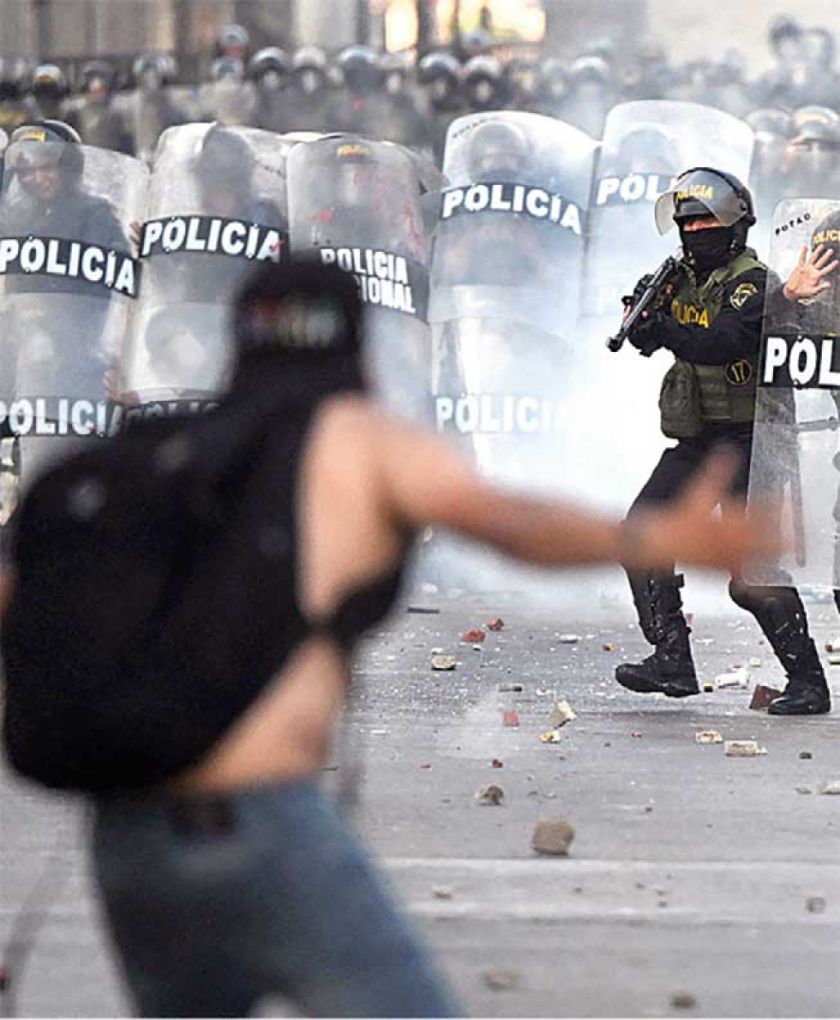 Violentas protestas dejan heridos en la capital peruana