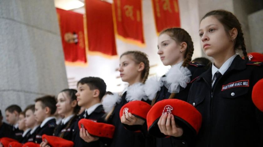 Un "ejército de jóvenes" jura lealtad a la "madre patria" en Rusia