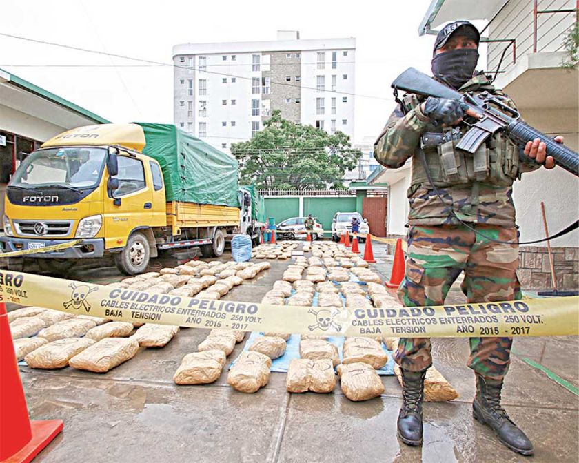Felcn secuestra 400  kilos de marihuana  en dos operativos