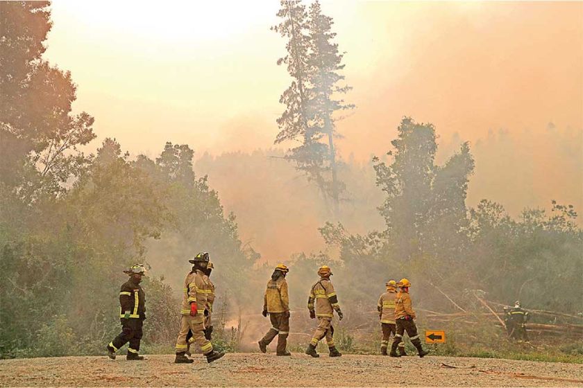 Chile: Más de 5.600 bomberos luchan contra las llamas