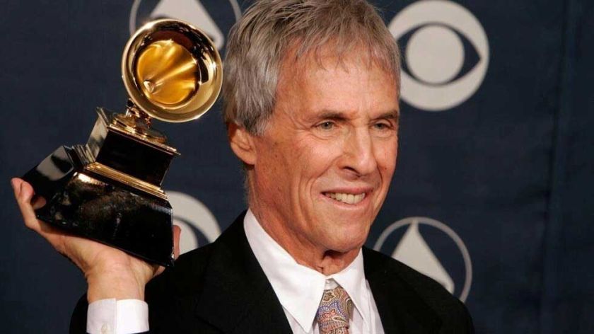 Burt Bacharach, legendario productor, compositor y cantante, muere a los 94 años 