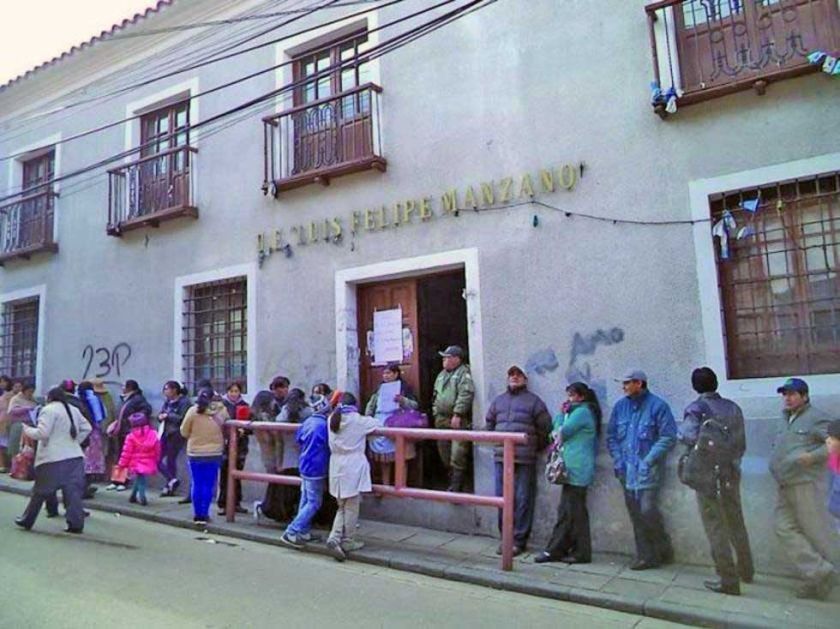 Padres de familia se declaran en emergencia por malla curricular