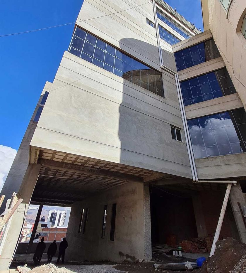 CNS reinicia obra de nuevo bloque hospitalario