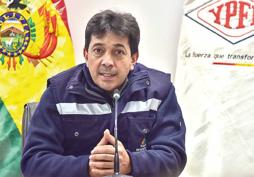 Piden activar sello rojo para detener a exministro de Áñez