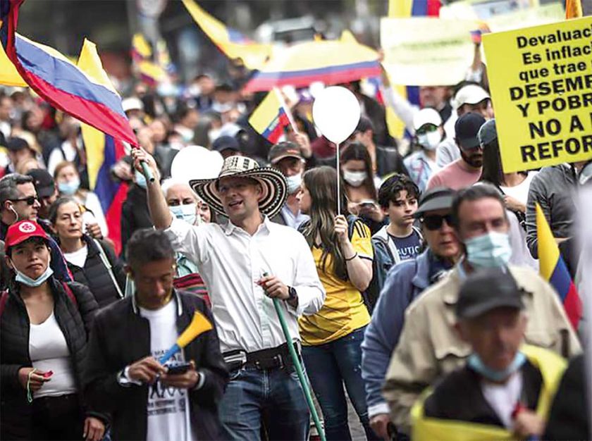 Miles se manifiestan contra medidas del gobierno de Petro