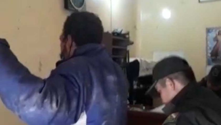 Sujeto atemorizaba con una tijera a transeúntes