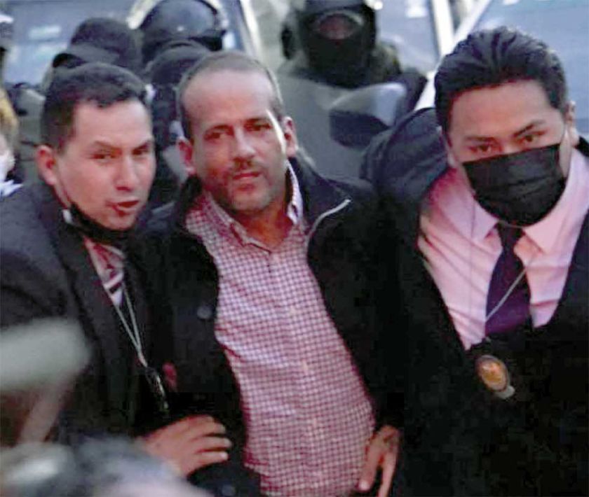 Camacho sigue siendo gobernador, por ahora