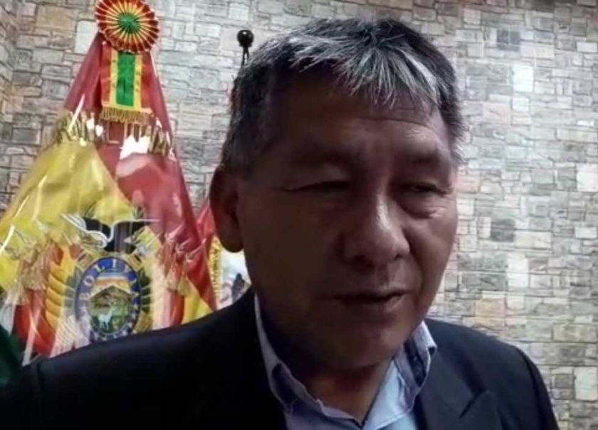 Entregan documentación a dos escuelas en Toro Toro