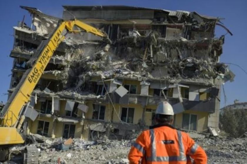 Rescatistas turcos hallan supervivientes 13 días después del terremoto
