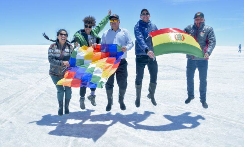 Aprovechando los carnavales, influencers visitan el Salar de Uyuni en Potosí
