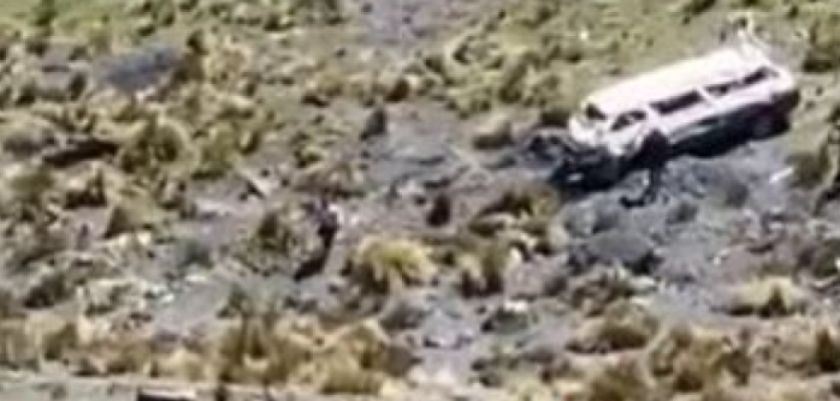 Un minibús se embarranca en la Cumbre dejando un muerto y al menos seis heridos