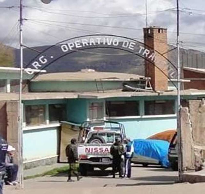 Indagan a policías por presunto cobro ilegal de dinero en Tránsito