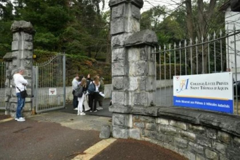 Una profesora muere apuñalada por un alumno en plena clase en Francia