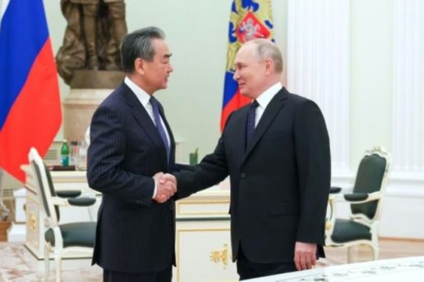 China insta al diálogo a Rusia y Ucrania y advierte contra usar armas nucleares