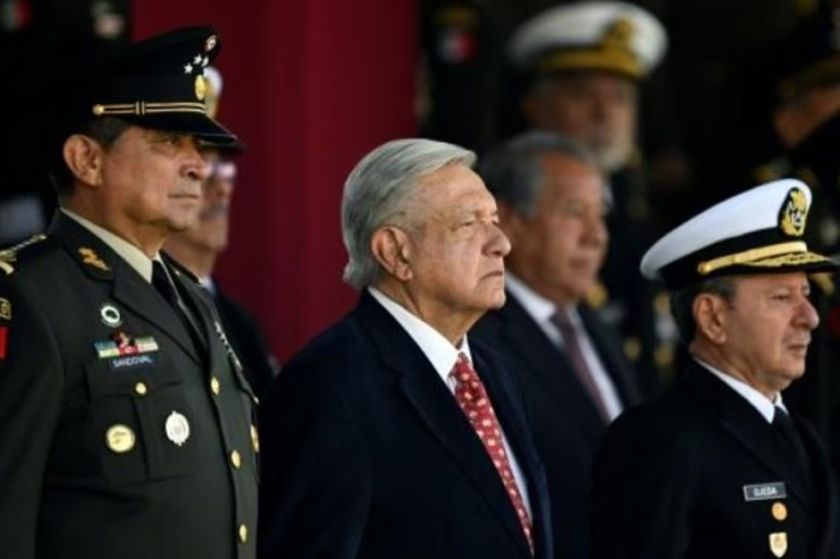 Perú anuncia el "retiro definitivo" de su embajador en México