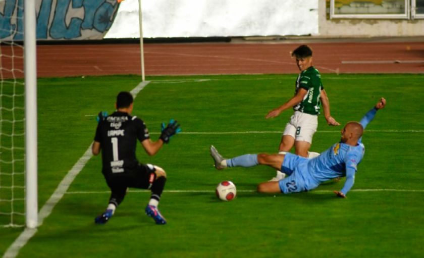 Bolívar golea 4-0 a Oriente Petrolero en La Paz
