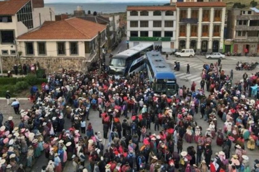 Cientos viajan de nuevo a Lima para retomar las protestas contra el gobierno de Perú