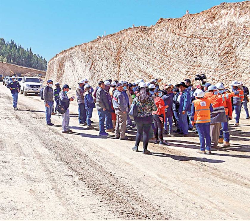 Inspeccionan la doble vía Sucre-Yamparáez