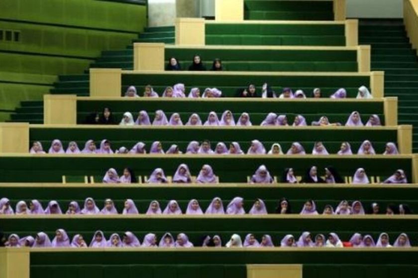 Hospitalizadas decenas de niñas en Irán por un nuevo envenenamiento en escuelas