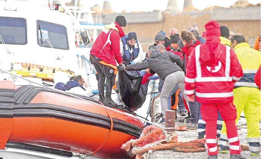 Más cadáveres en costa italiana luego de naufragio
