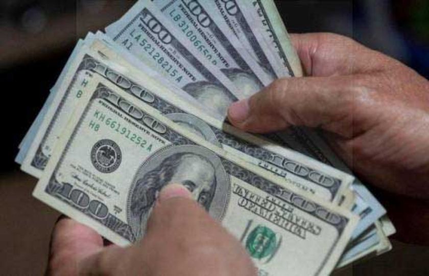 El dólar ya se vende a Bs 7,1  en el mercado informal