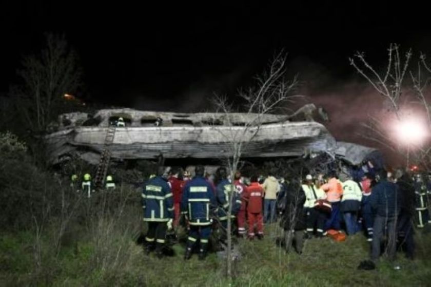 Al menos 32 muertos y 85 heridos en un accidente de tren en Grecia
