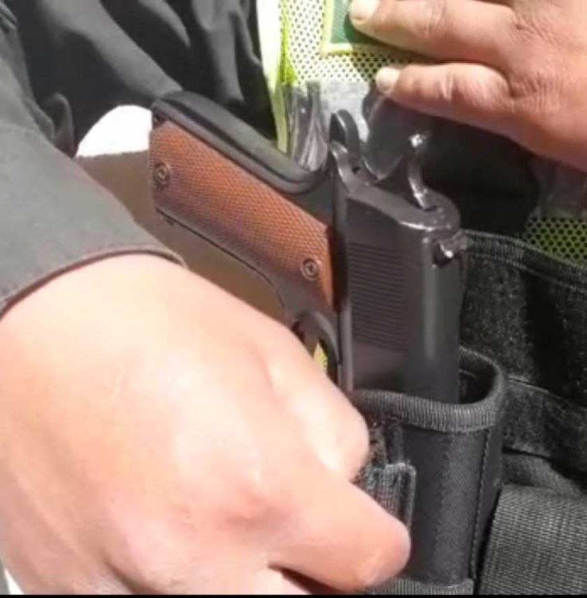 Hombre amenazó a garzón con un arma de juguete