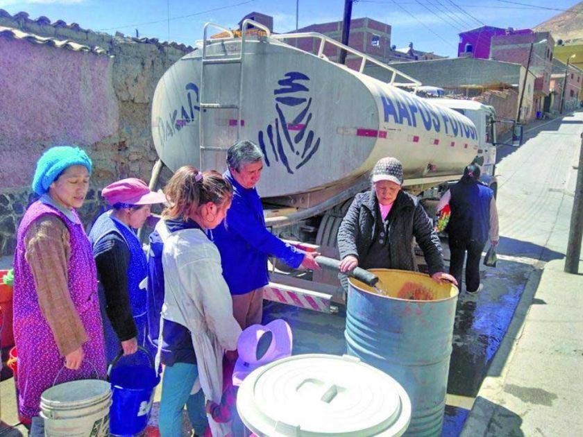 Denuncian que en el Distrito-17 un turril de agua cuesta Bs 30