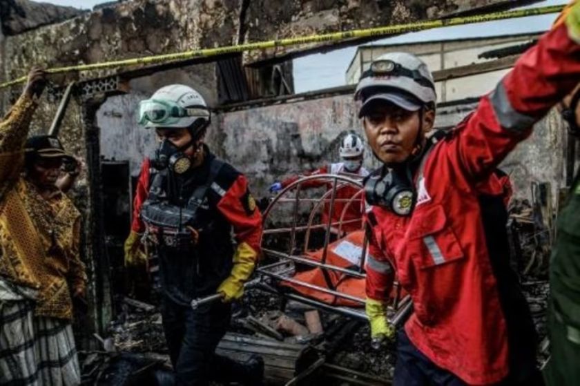 Desolación en Indonesia tras mortal incendio de depósito de combustible