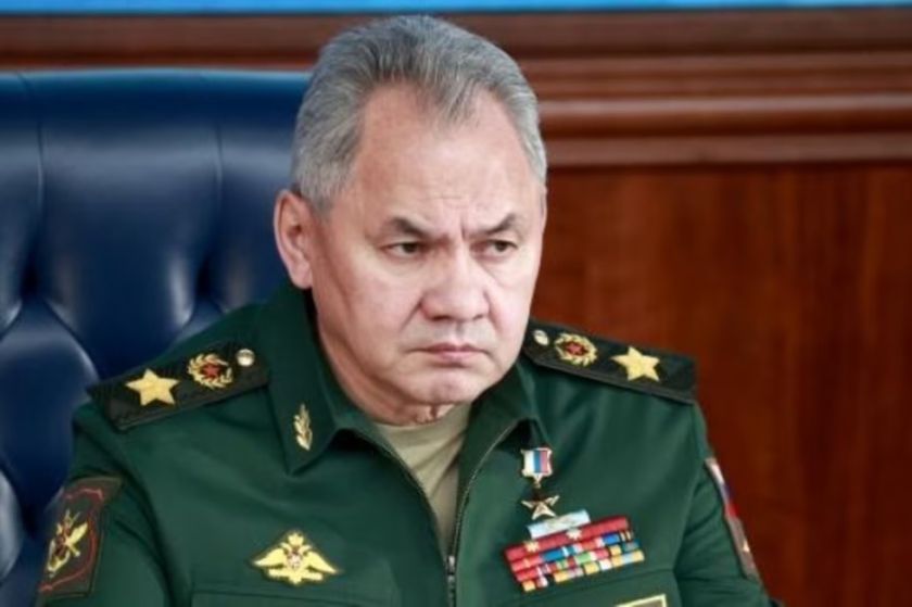 Ministro de Defensa ruso visita el frente en Ucrania, en plena batalla de Bajmut