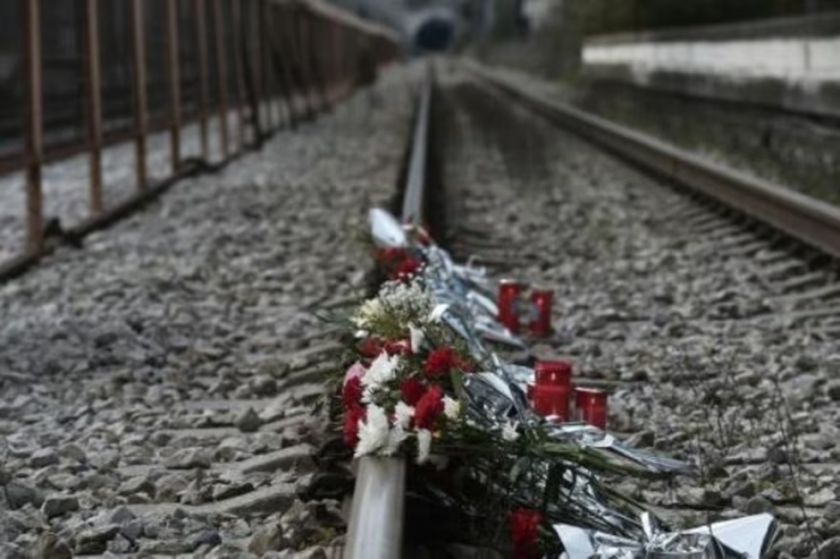El Primer ministro griego pide perdón por accidente ferroviario, entre nuevas protestas