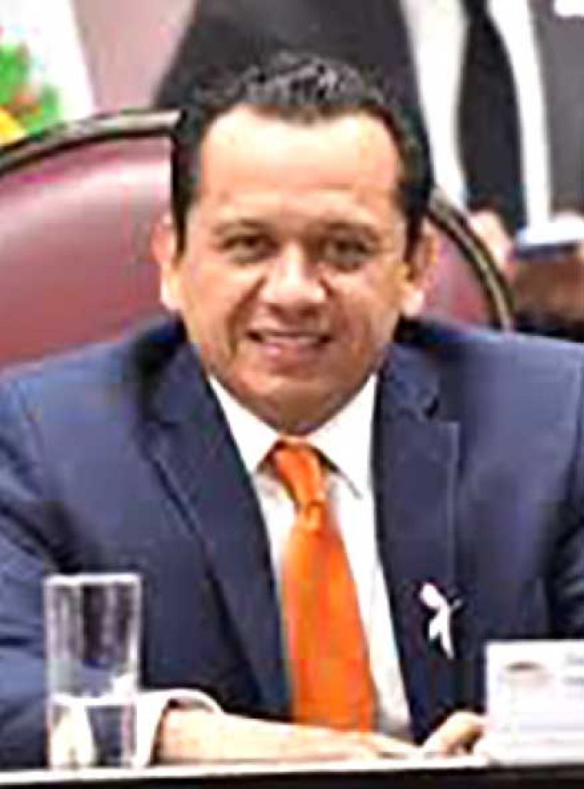 México: Balean y matan a funcionario y a su hijo