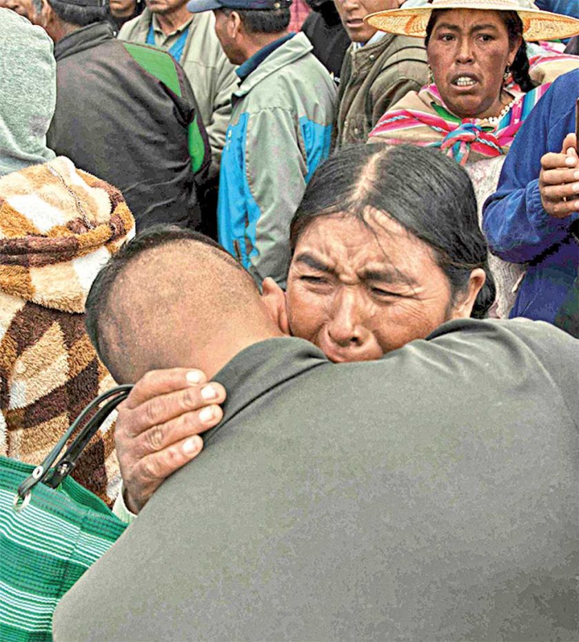 Perú: Un soldado muere ahogado al huir de una turba