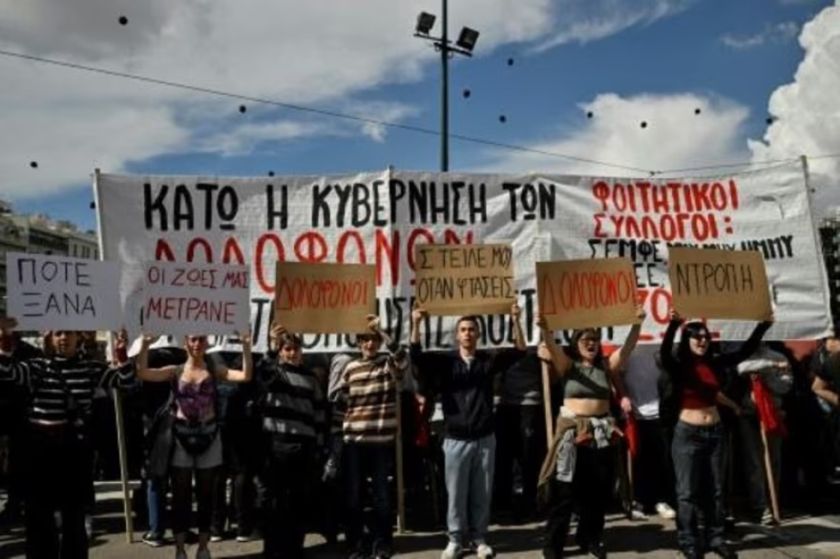 Cerca de 50.000 manifestantes protestan en Grecia por el mortal accidente de tren