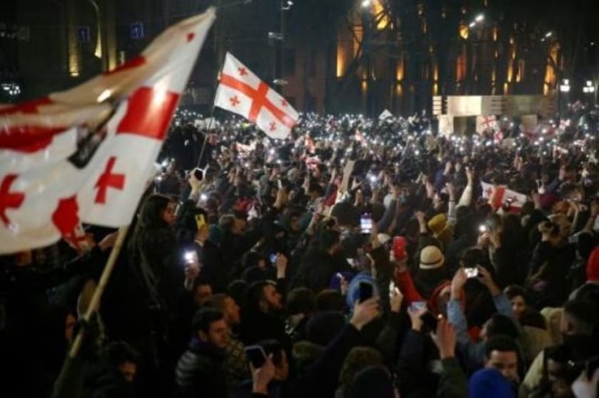 Rusia dice que Occidente está detrás de las protestas en Georgia