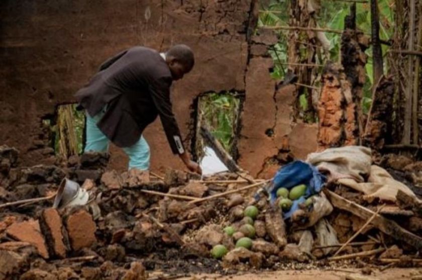 La desolación de una aldea fantasma tras un ataque de rebeldes en RD Congo