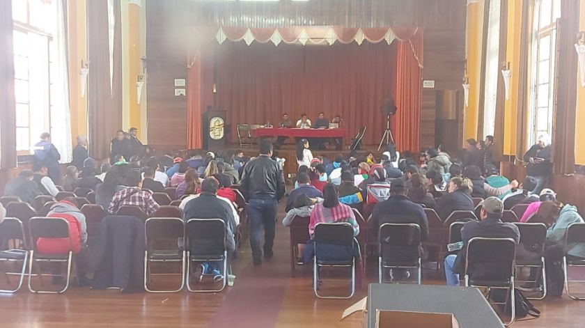 El magisterio urbano de Bolivia anuncian radicalizar sus medidas de presión con bloqueo de carreteras 
