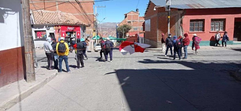 El bloqueo campesino aísla a Potosí a un día del paro cívico