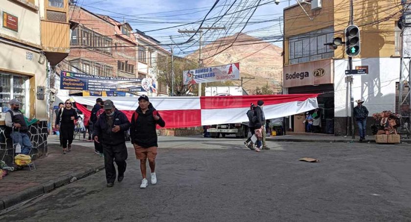 Cívicos van a un paro de  72 horas por una ley del  litio ya encaminada