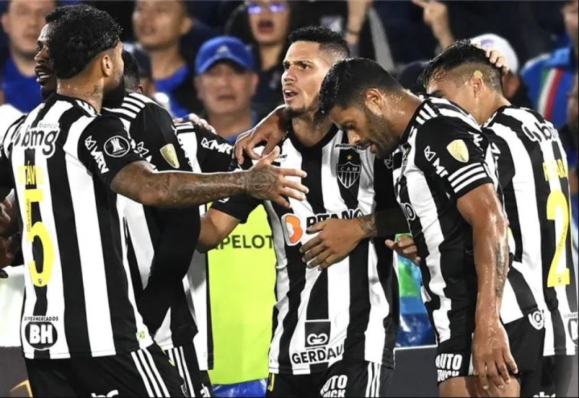 Paulinho y Hulk meten a Mineiro a la fase de grupos de la Libertadores