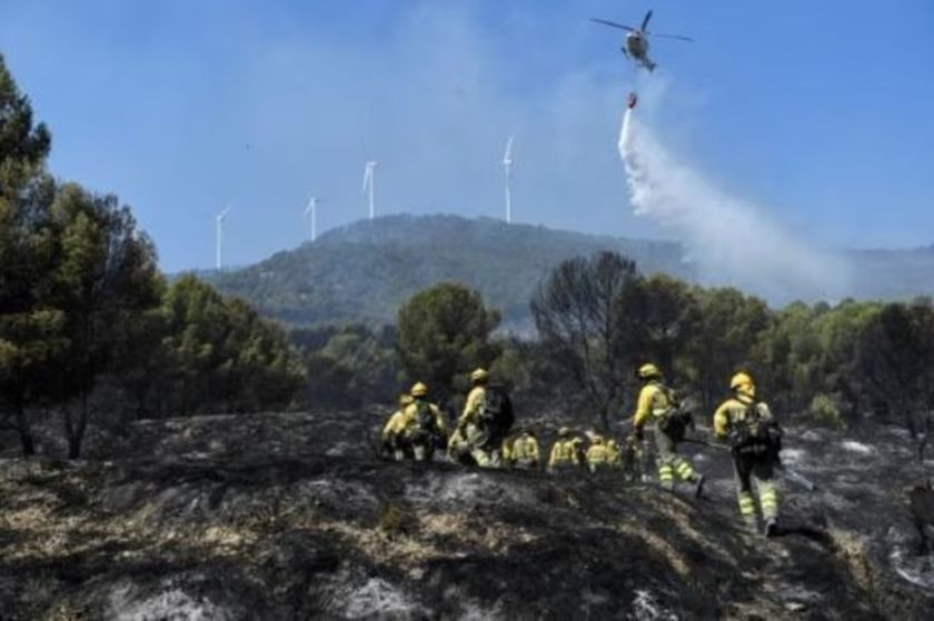 El primer gran incendio del año en España sigue ardiendo sin control