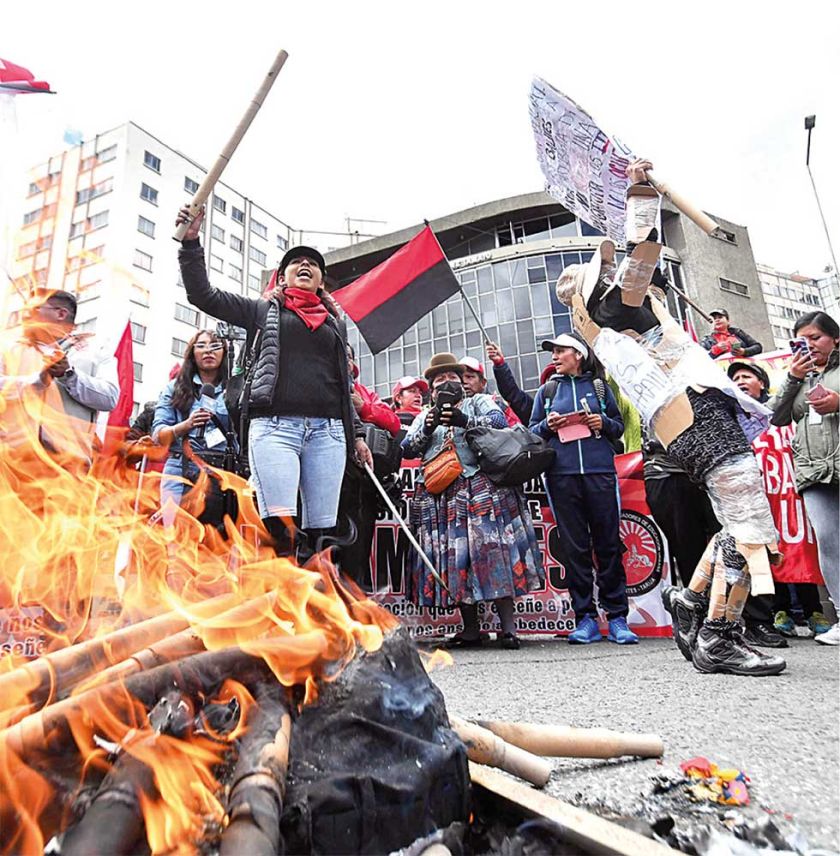 Se agudiza el conflicto entre maestros urbanos y Gobierno