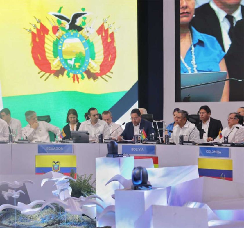 Arce advierte amenazas  a la democracia: Cumbre