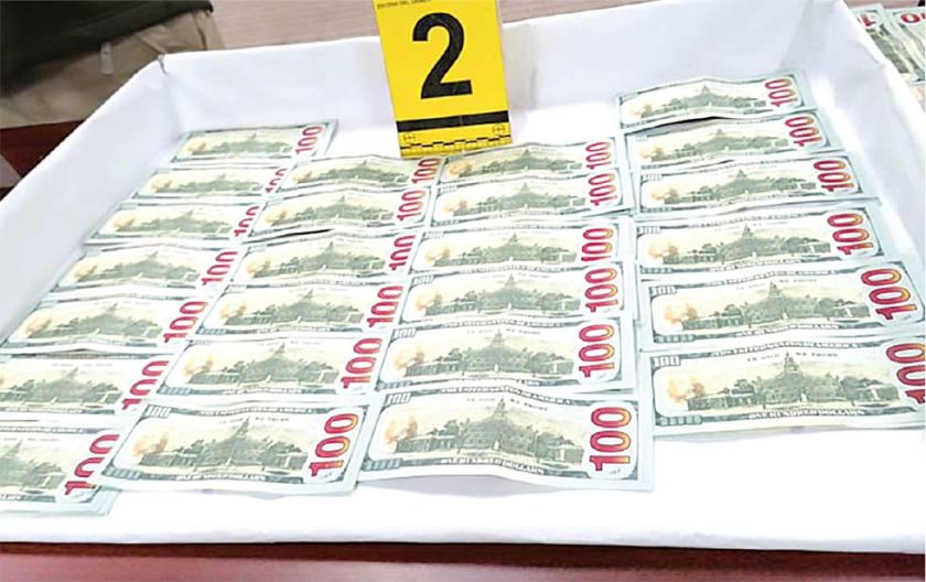Le cambiaron Bs 50.000  por dólares falsos: El Alto