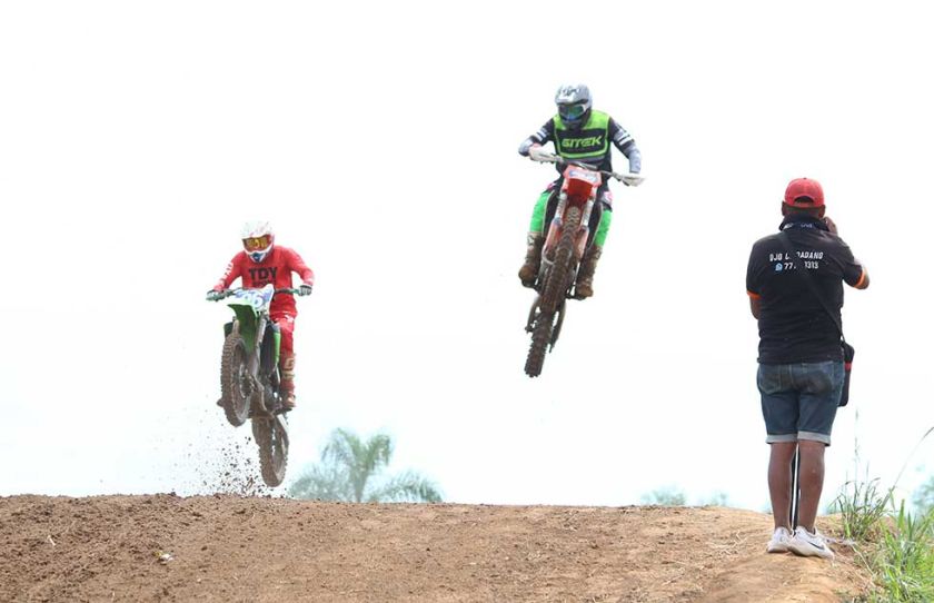 Antezana hace podio en motociclismo