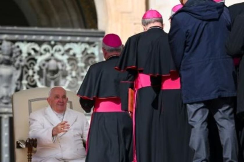 Francisco, un Papa anciano con una salud frágil
