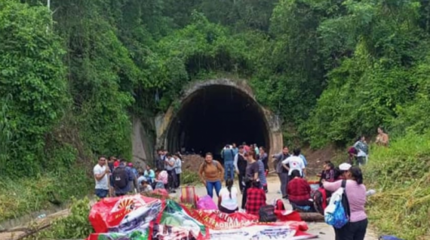 Maestros urbanos inician su paro de 48 horas con marchas y bloqueos en varias regiones del país
